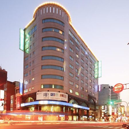 Cambridge Tainan Hotel Екстер'єр фото
