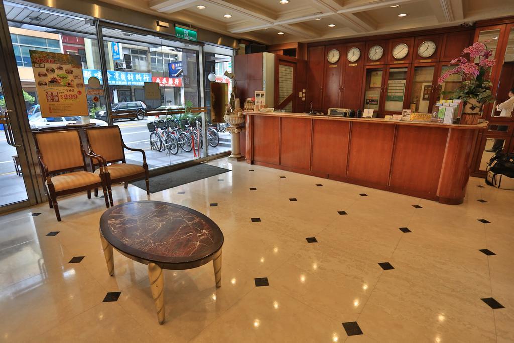 Cambridge Tainan Hotel Екстер'єр фото