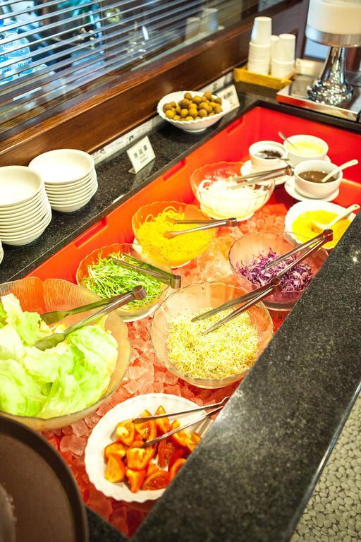 Cambridge Tainan Hotel Екстер'єр фото