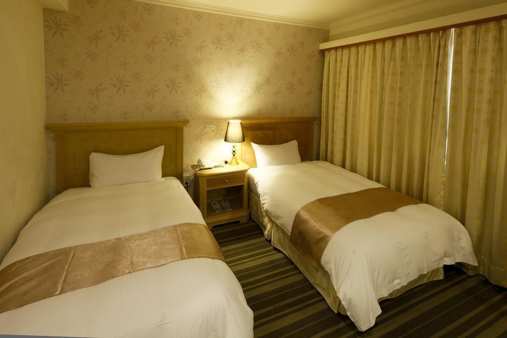 Cambridge Tainan Hotel Екстер'єр фото