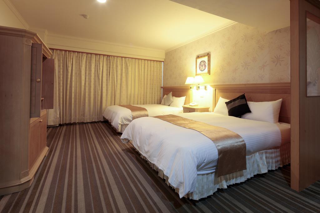 Cambridge Tainan Hotel Екстер'єр фото