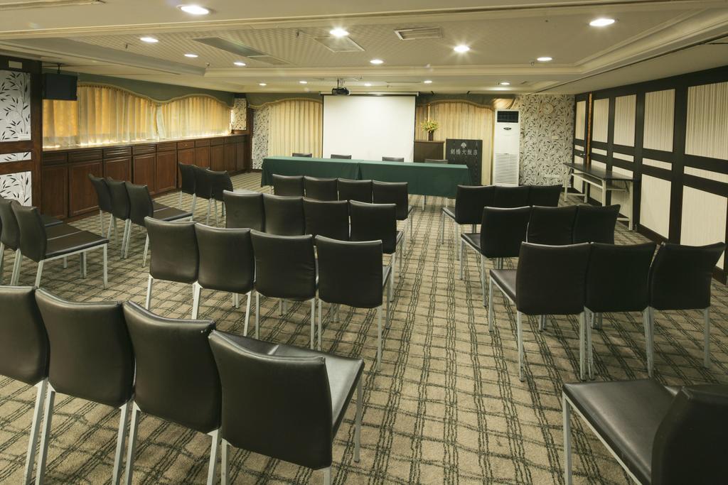 Cambridge Tainan Hotel Екстер'єр фото