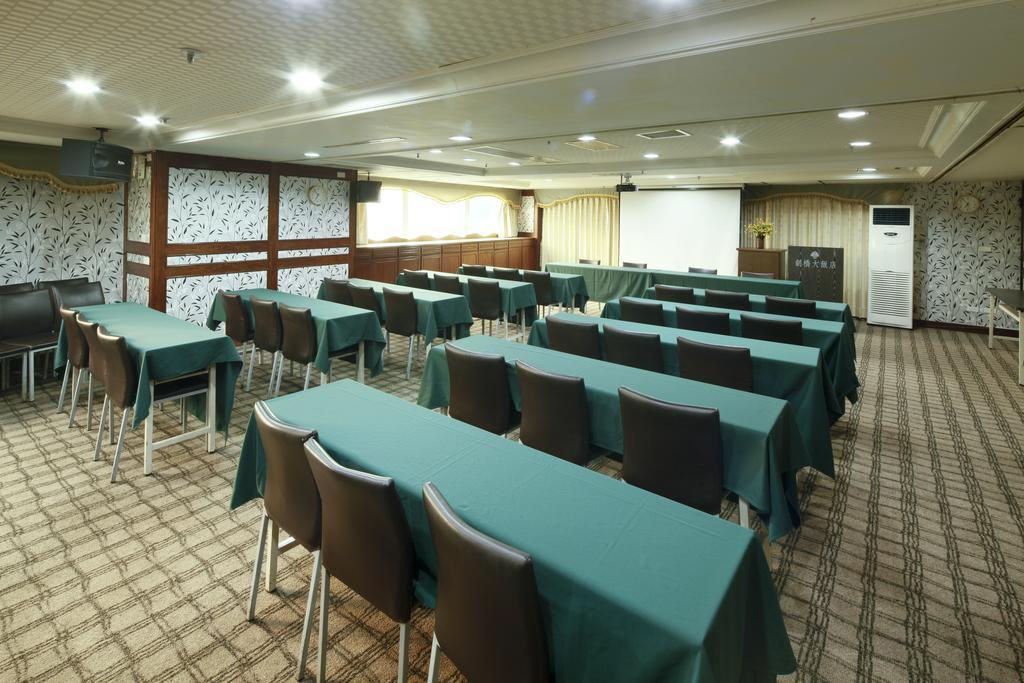 Cambridge Tainan Hotel Екстер'єр фото
