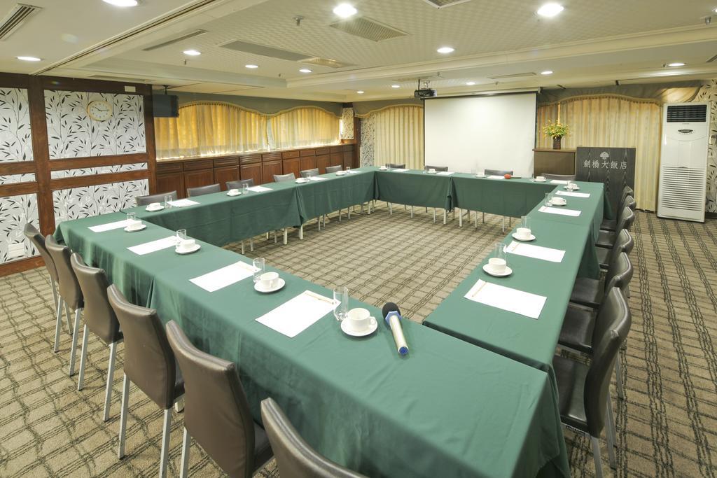 Cambridge Tainan Hotel Екстер'єр фото