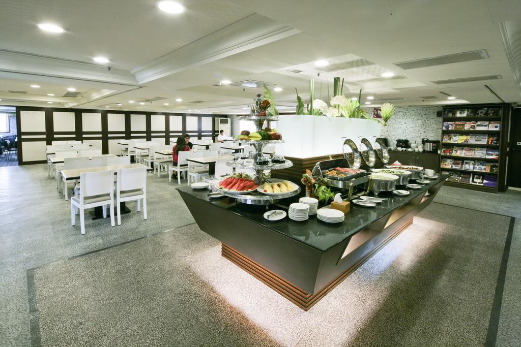 Cambridge Tainan Hotel Екстер'єр фото