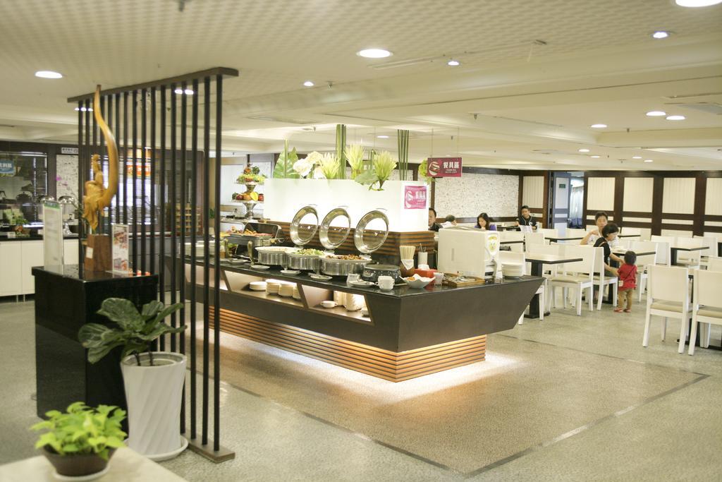 Cambridge Tainan Hotel Екстер'єр фото
