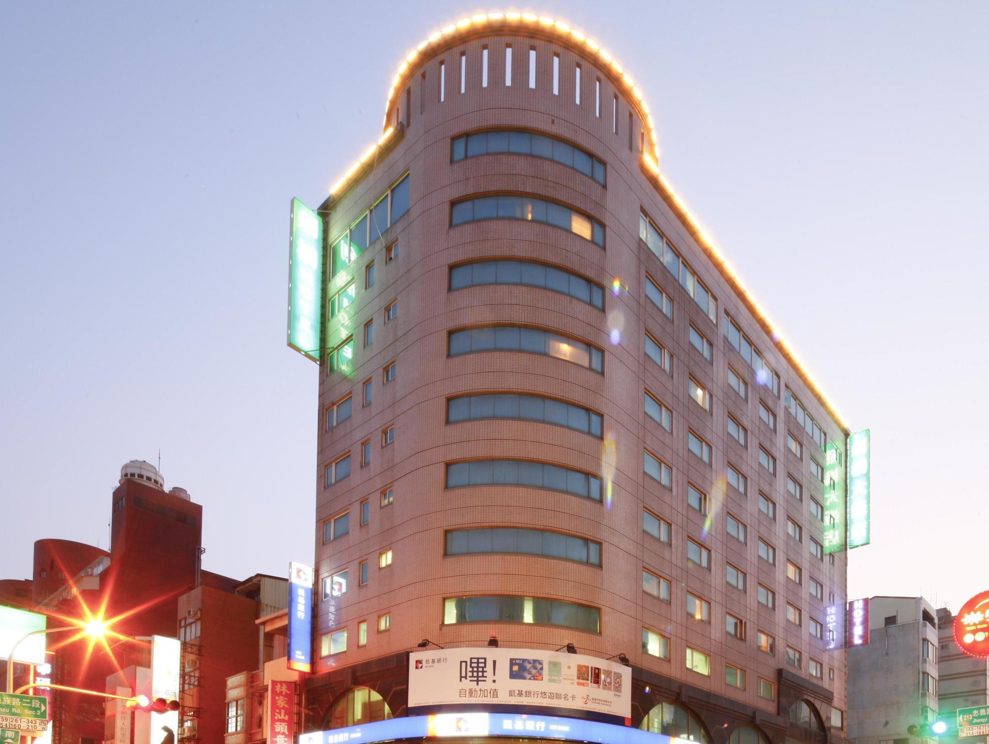 Cambridge Tainan Hotel Екстер'єр фото