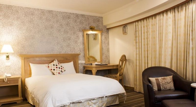 Cambridge Tainan Hotel Екстер'єр фото