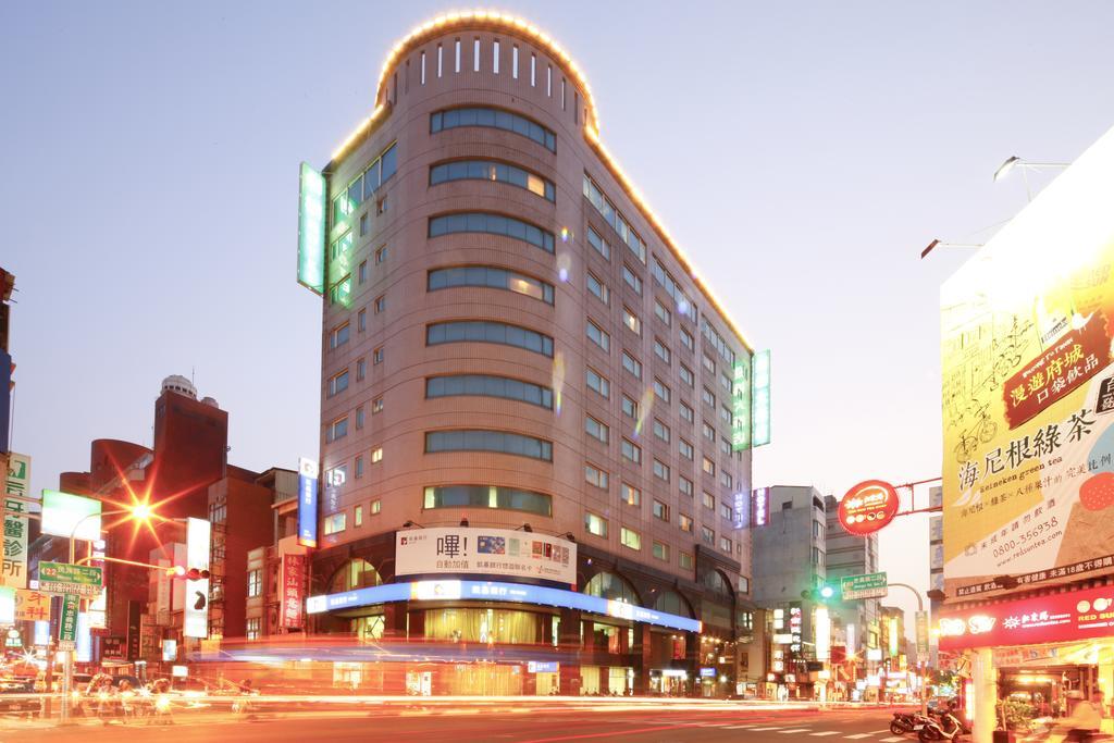 Cambridge Tainan Hotel Екстер'єр фото