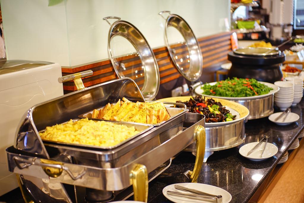 Cambridge Tainan Hotel Екстер'єр фото