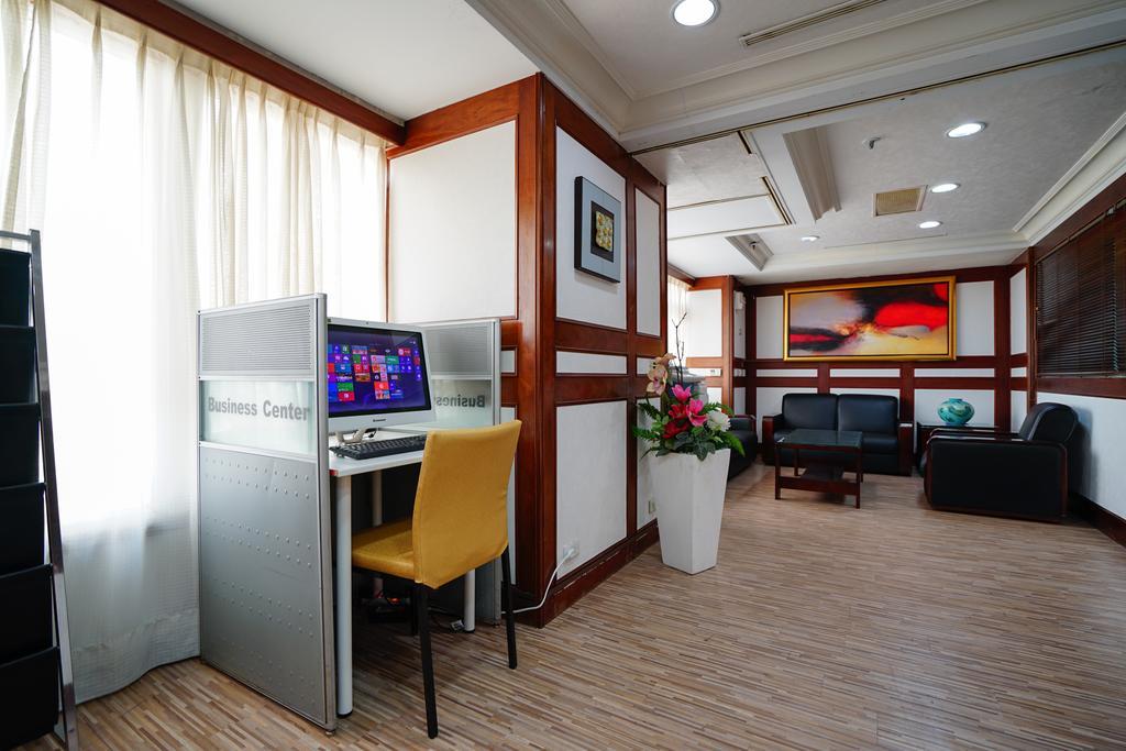 Cambridge Tainan Hotel Екстер'єр фото