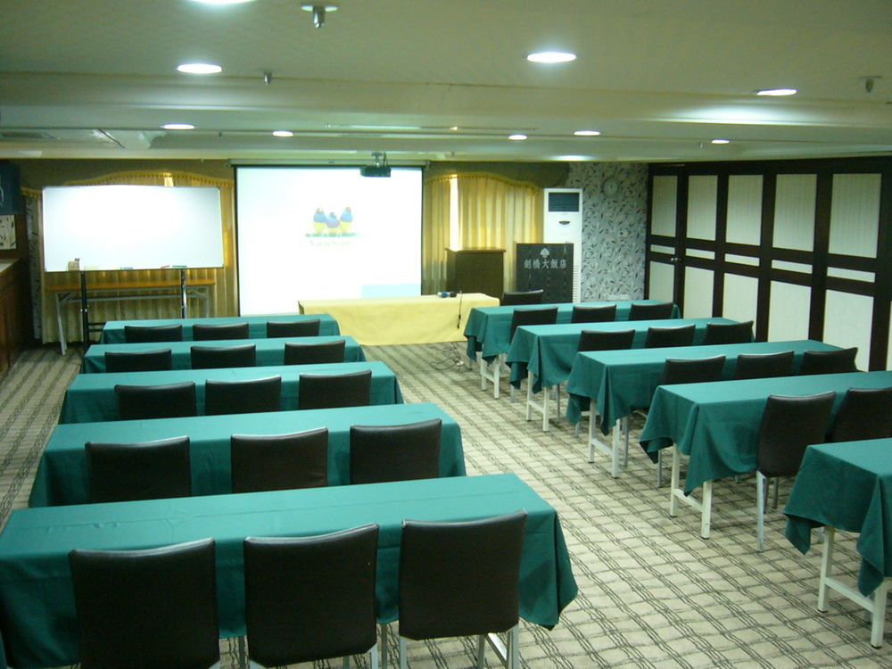 Cambridge Tainan Hotel Екстер'єр фото