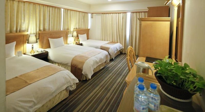 Cambridge Tainan Hotel Екстер'єр фото
