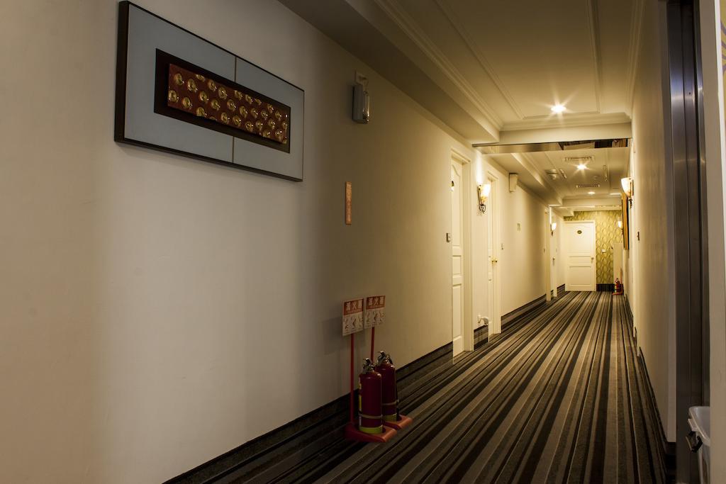 Cambridge Tainan Hotel Екстер'єр фото