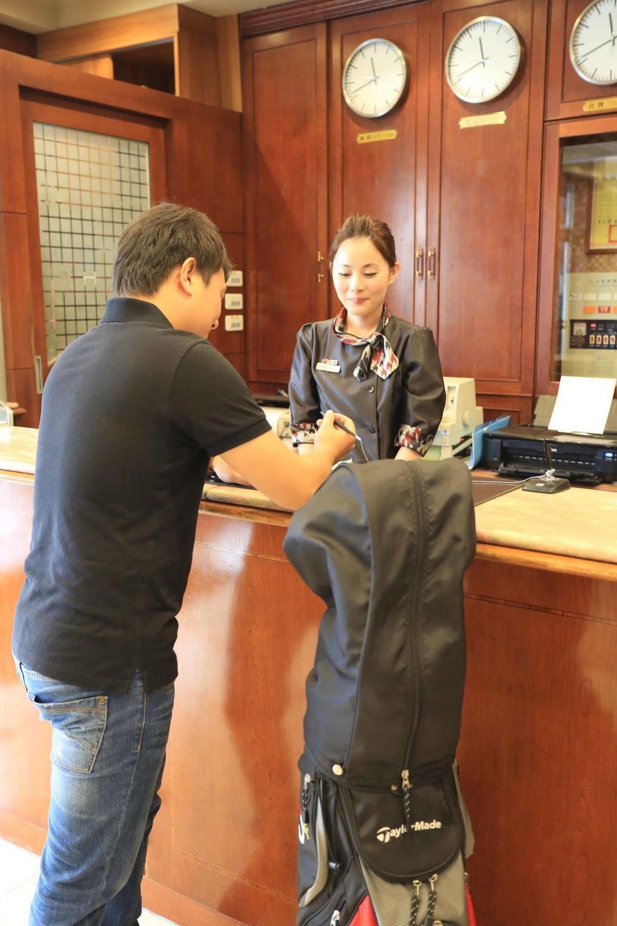 Cambridge Tainan Hotel Екстер'єр фото