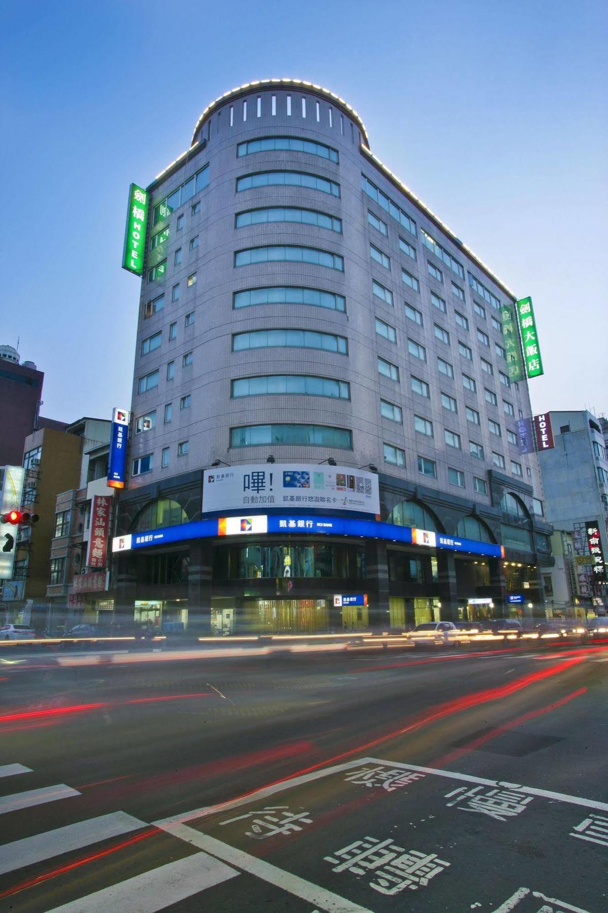 Cambridge Tainan Hotel Екстер'єр фото