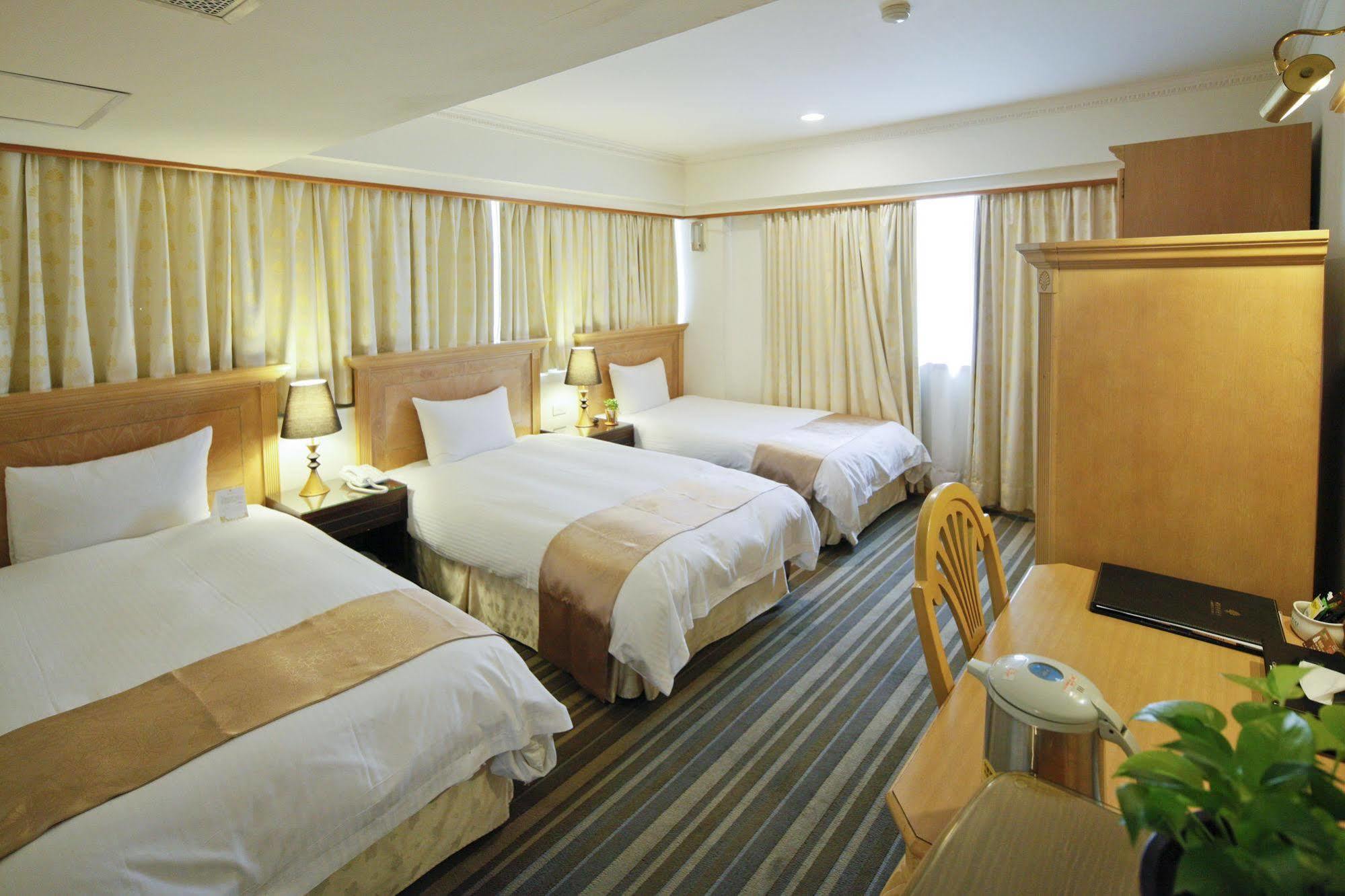 Cambridge Tainan Hotel Екстер'єр фото