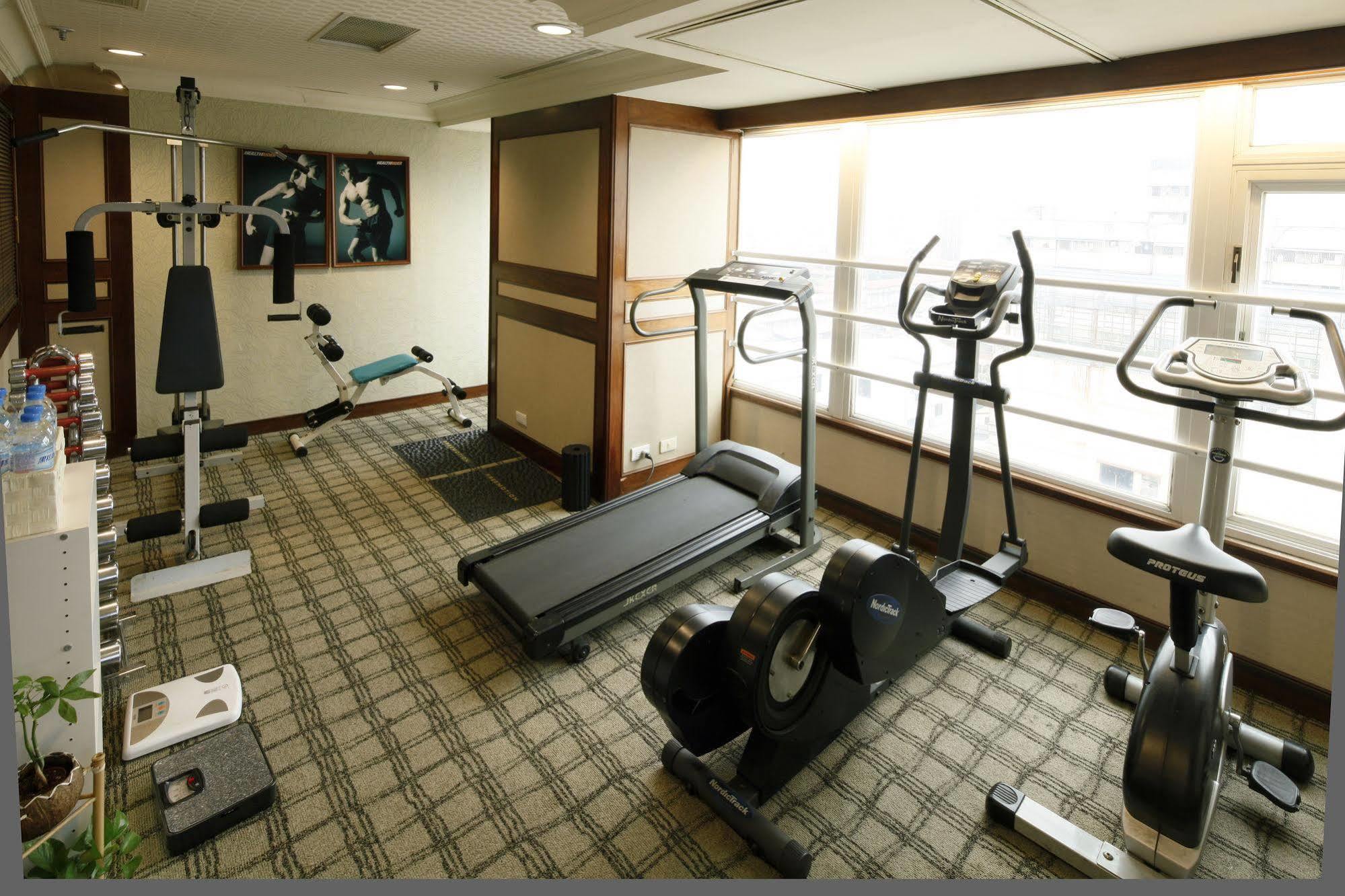 Cambridge Tainan Hotel Екстер'єр фото