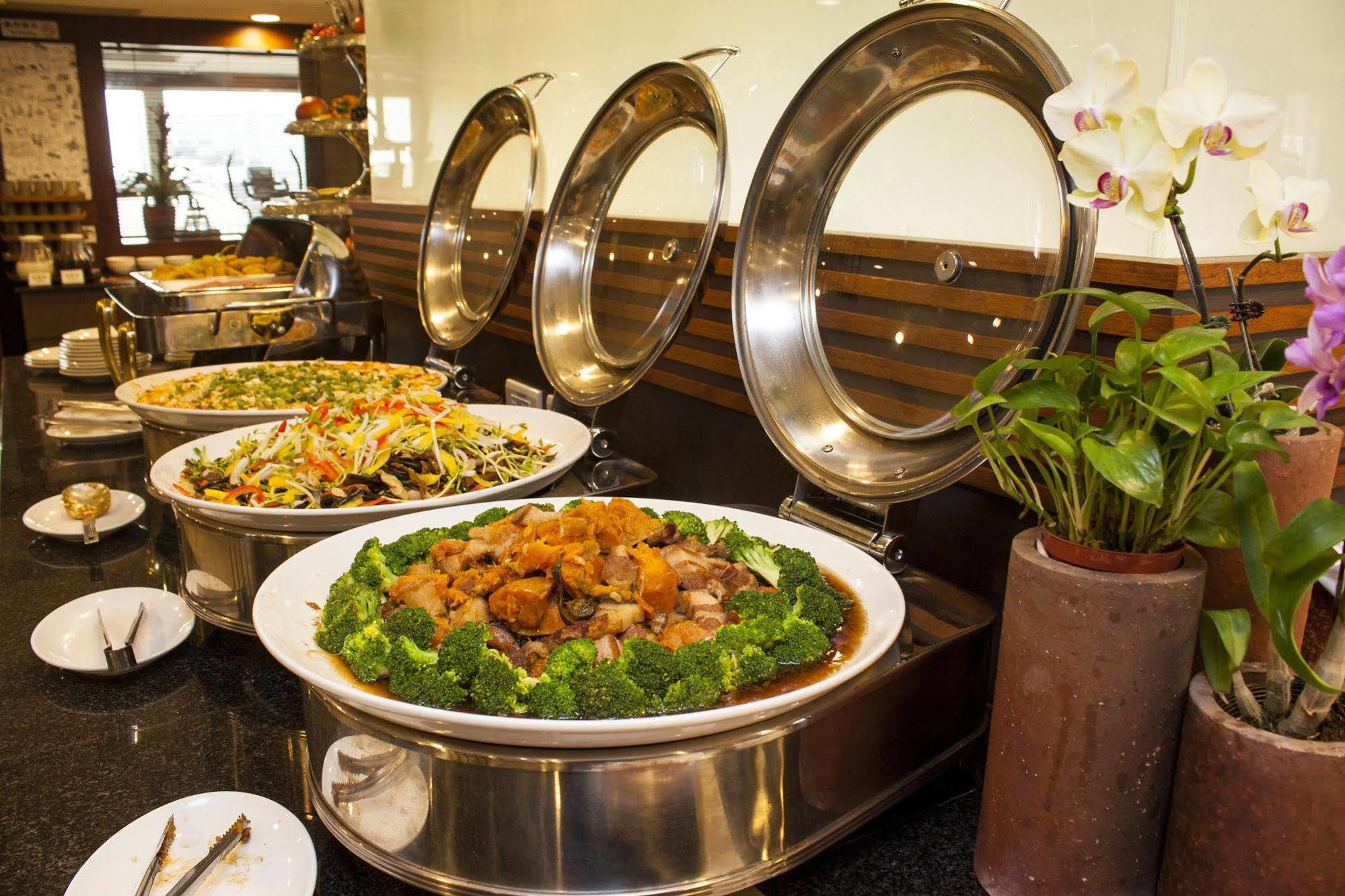 Cambridge Tainan Hotel Екстер'єр фото