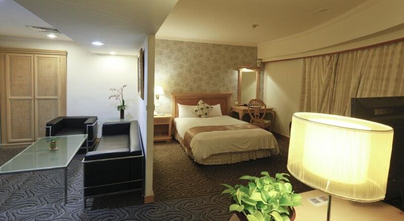 Cambridge Tainan Hotel Екстер'єр фото